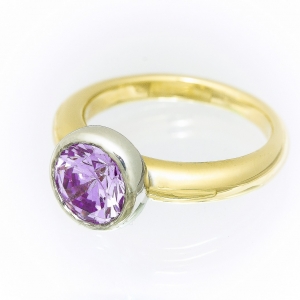 Ametist prsten od žutog i belog zlata