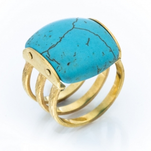 Prsten od žutog zlata sa poludragim kamenom