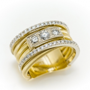 Moderan prsten od žutog zlata sa dijamantima