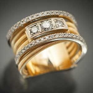 Moderan prsten od žutog zlata sa dijamantima