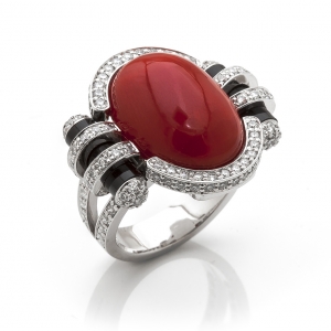 Glamozurni prsten od belog zlata sa koralom, oniksom i brilijantima