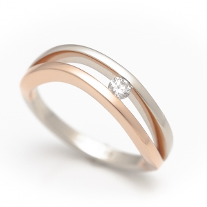 Talasasto vereničko prstenje od belog i roze zlata