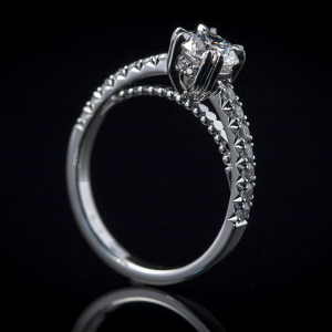 Luxuzni verenički prsten od belog zlata sa dijamantima