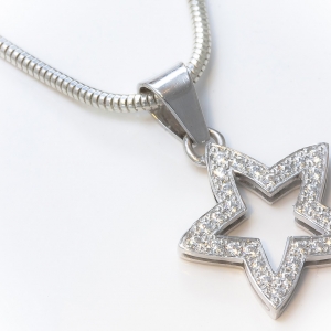 Medalja od belog zlata u obliku zvezde