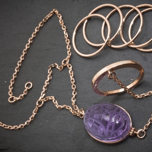 Neobična narukvica od roze zlata