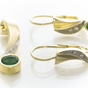 Elegantne minđuše sa smaragdom