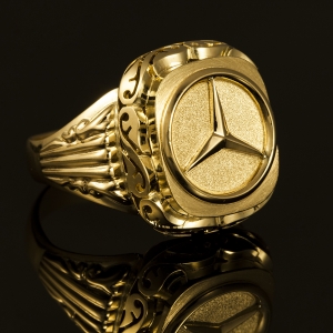 Ručno izrađen pečatni prsten od zlata