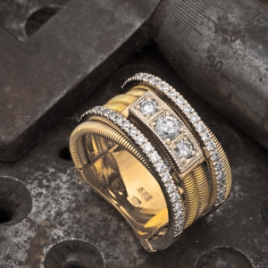 Elegantni zlatni prsten sa brilijantima